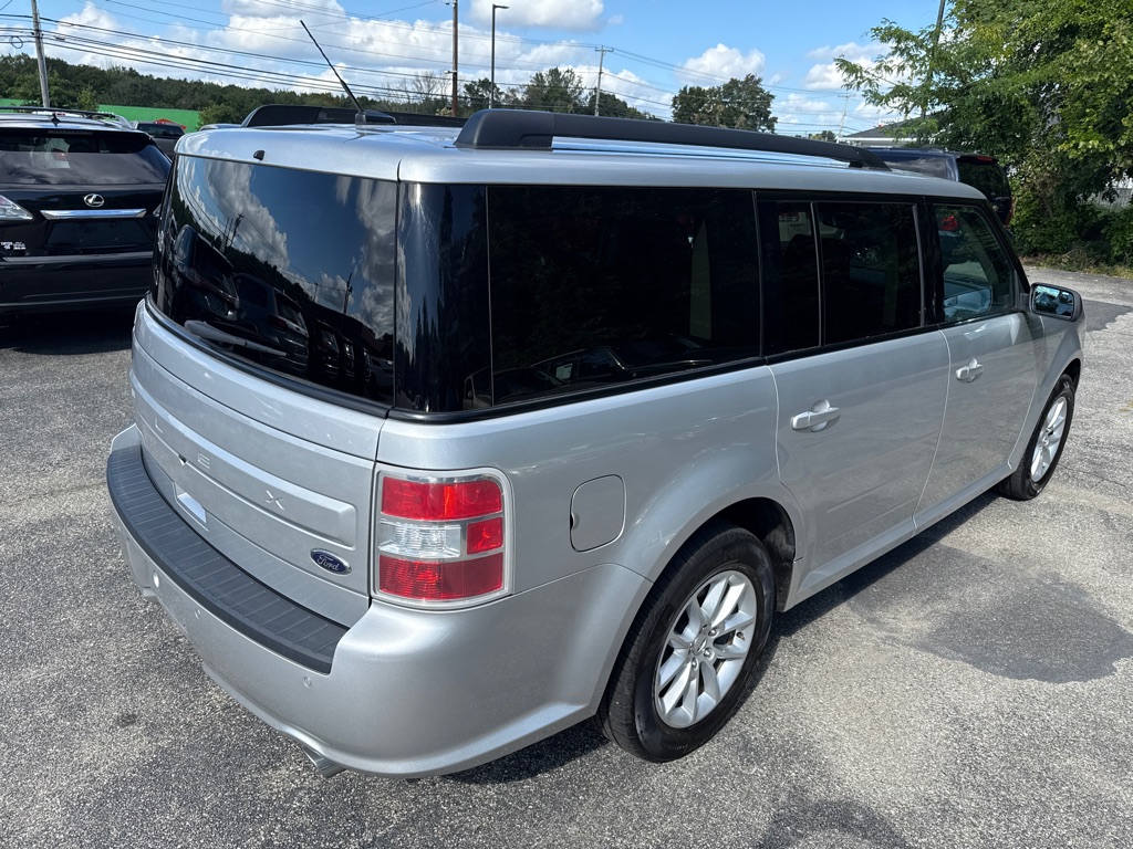 Photo 3 of this FORD FLEX SE