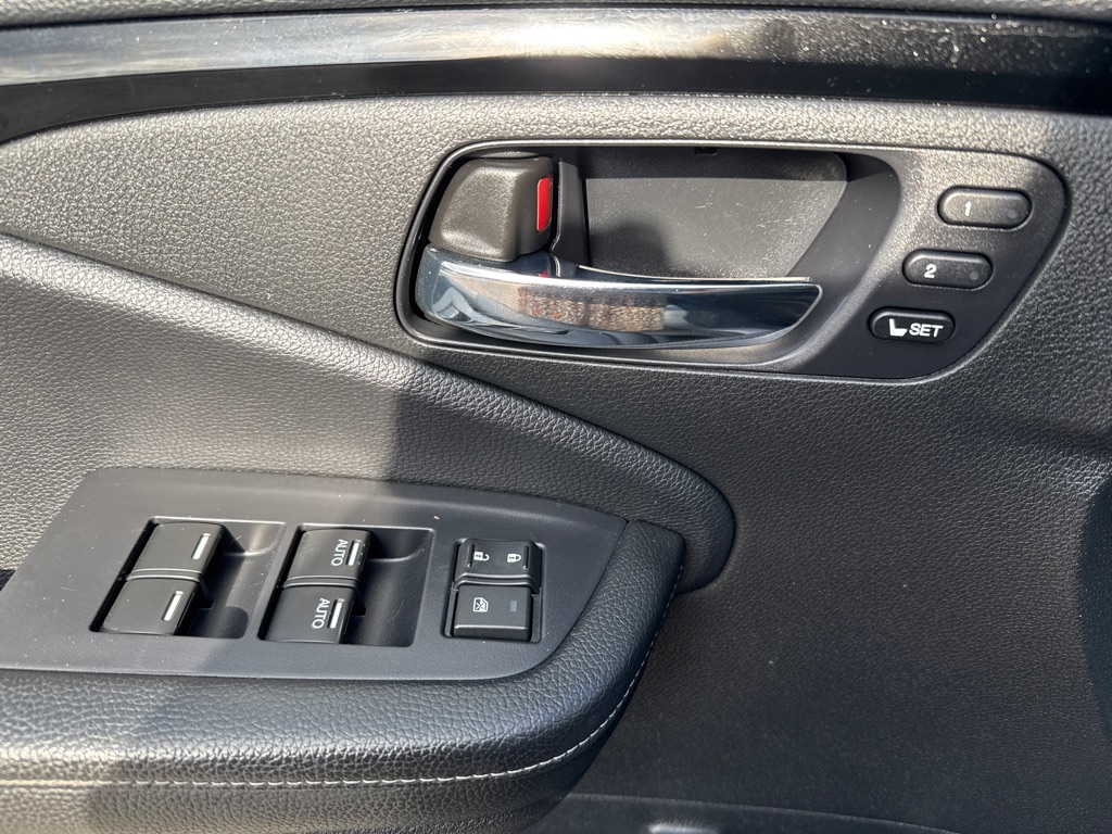 Photo 9 of this HONDA RIDGELINE RTL-E