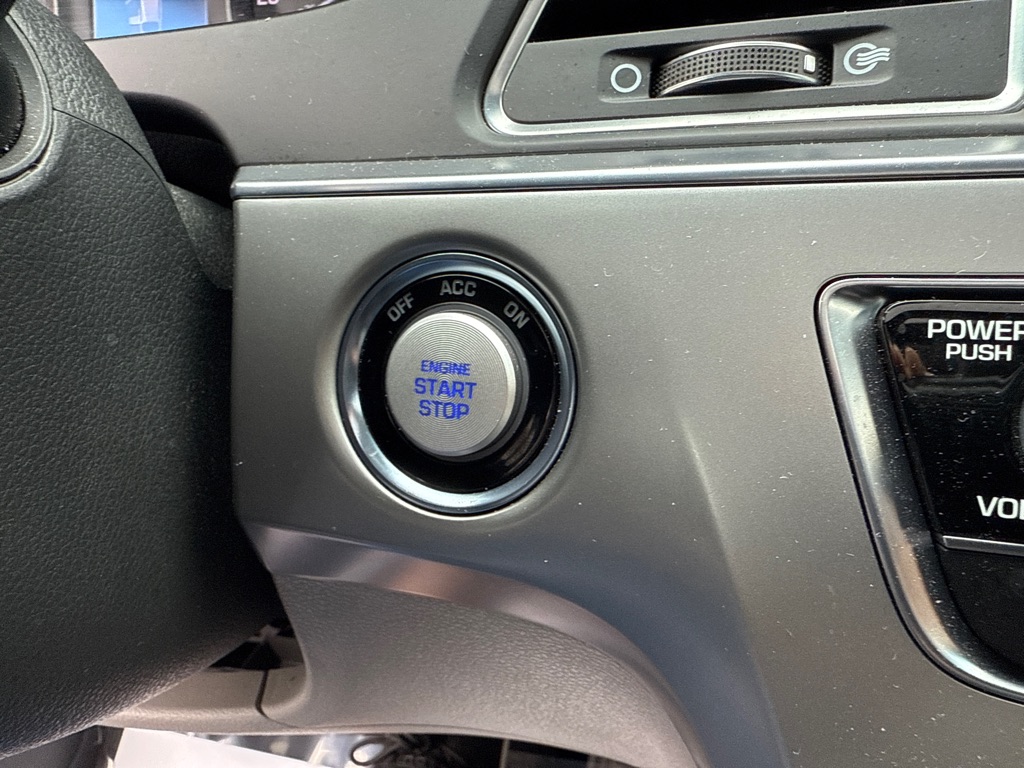 Photo 19 of this HYUNDAI SONATA