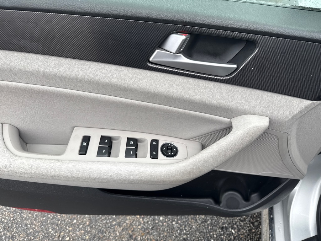 Photo 6 of this HYUNDAI SONATA