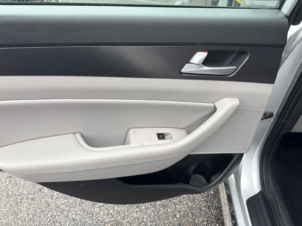 Photo 26 of this HYUNDAI SONATA