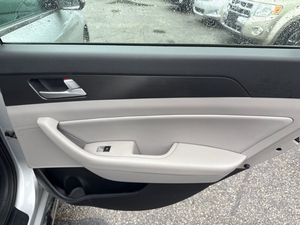 Photo 29 of this HYUNDAI SONATA