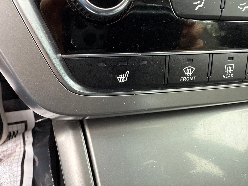 Photo 18 of this HYUNDAI SONATA