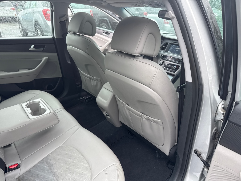 Photo 28 of this HYUNDAI SONATA