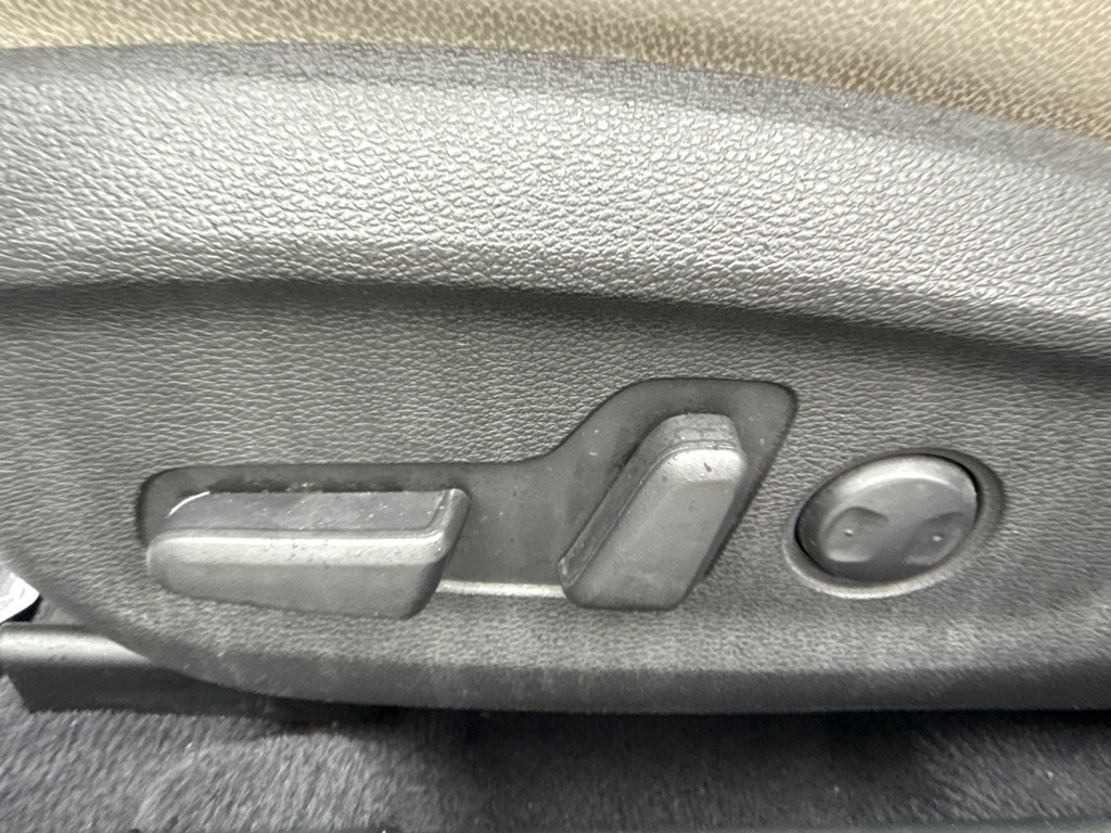 Photo 7 of this HYUNDAI SONATA
