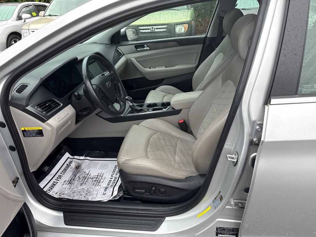 Photo 5 of this HYUNDAI SONATA