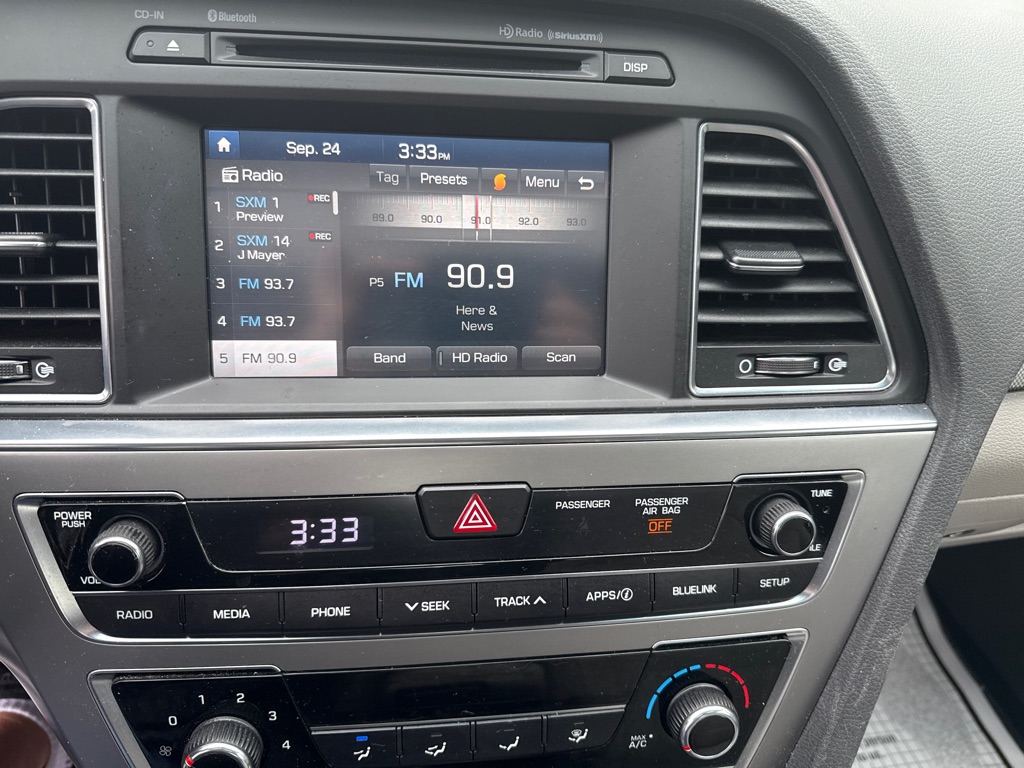 Photo 14 of this HYUNDAI SONATA