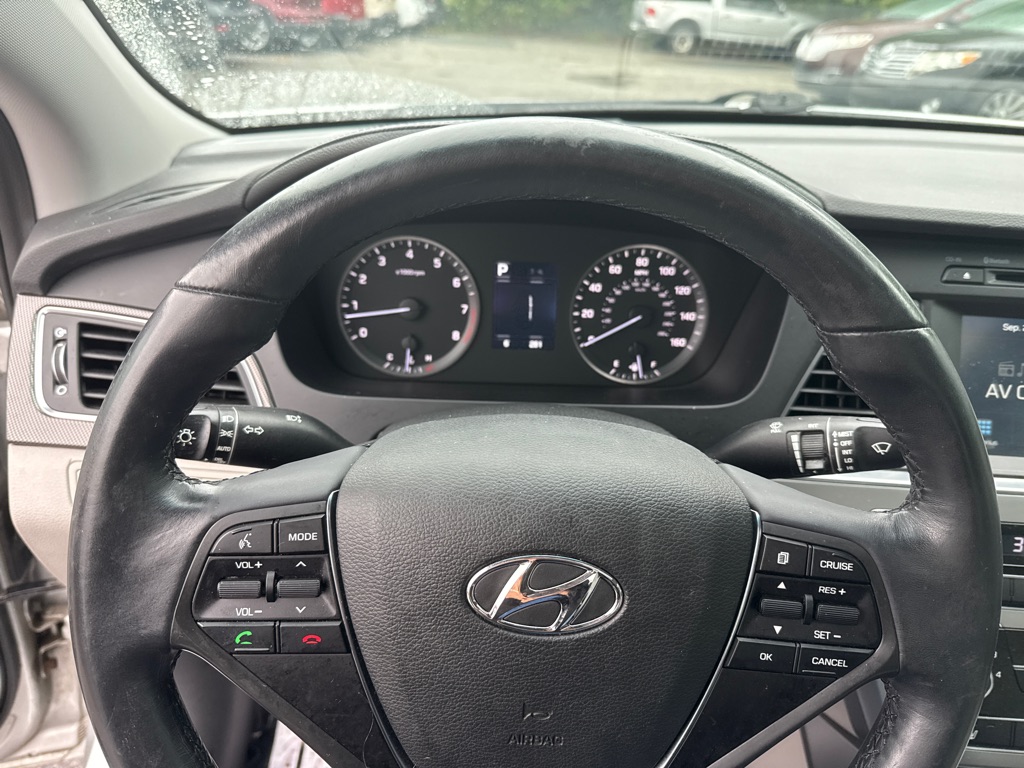 Photo 9 of this HYUNDAI SONATA