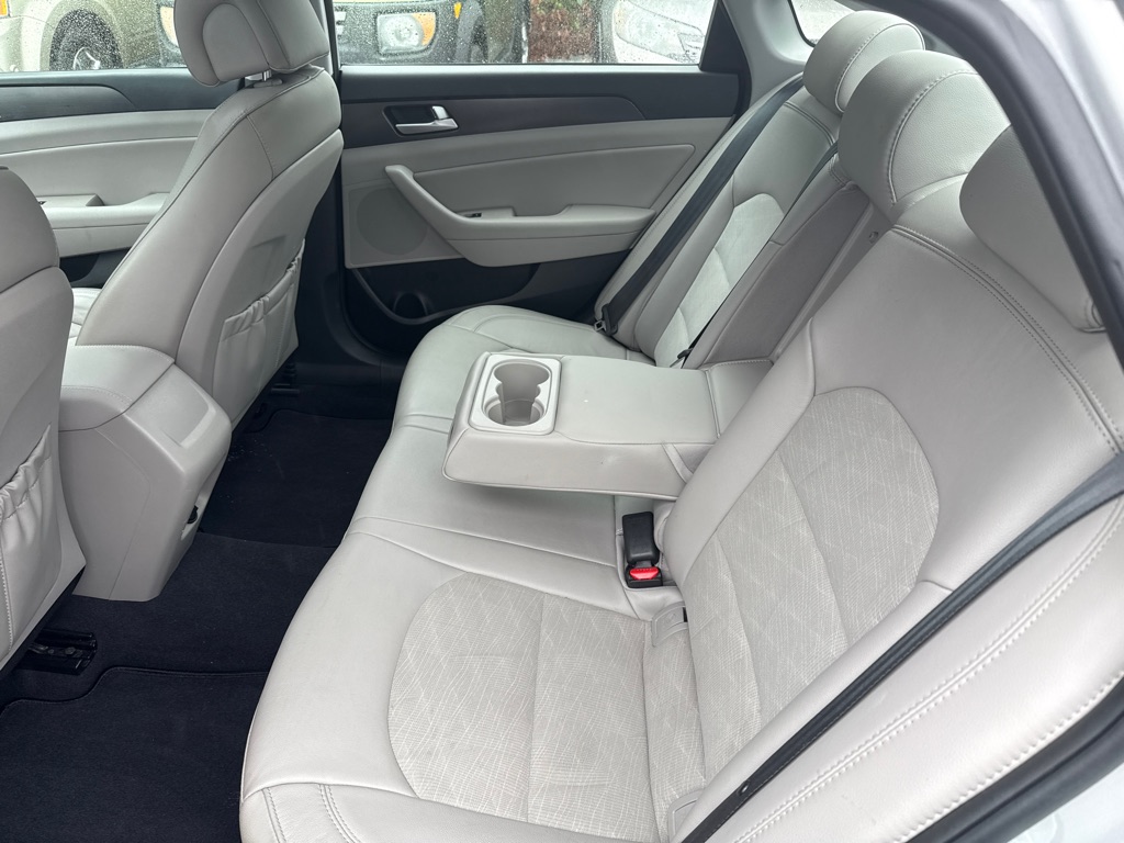 Photo 25 of this HYUNDAI SONATA