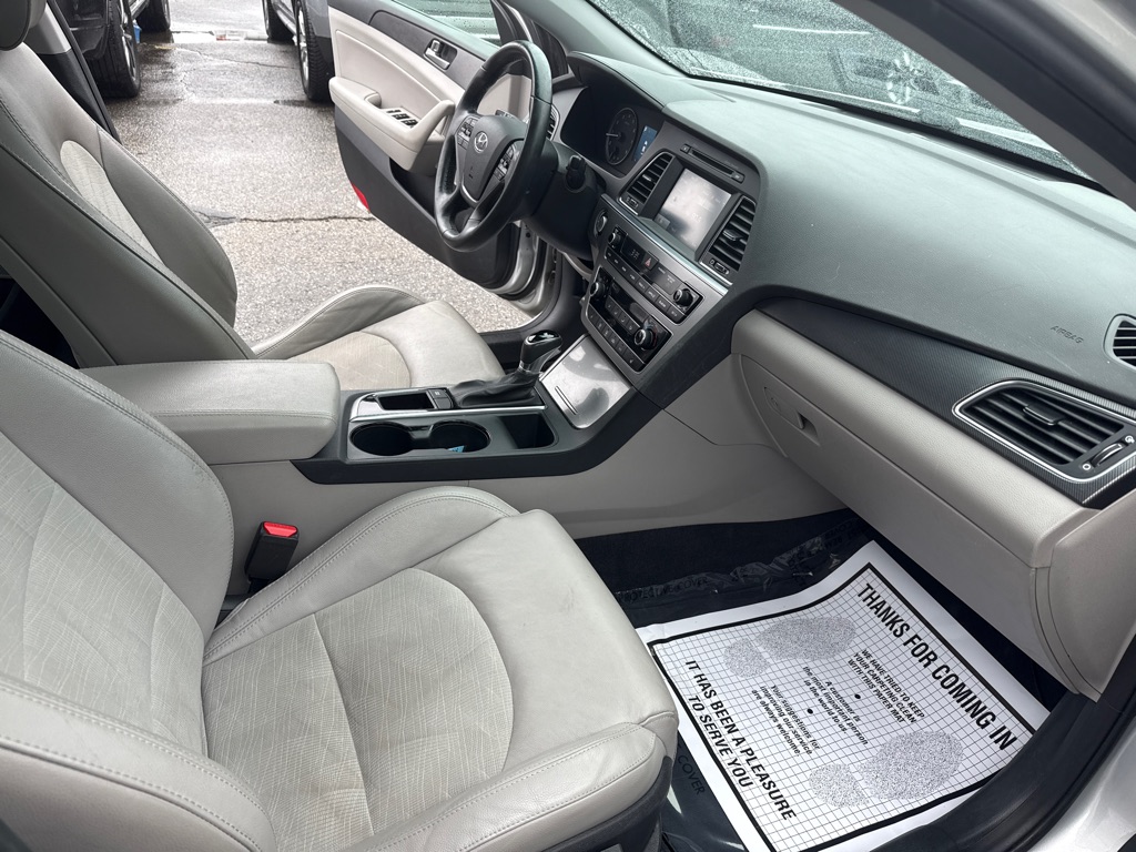 Photo 30 of this HYUNDAI SONATA