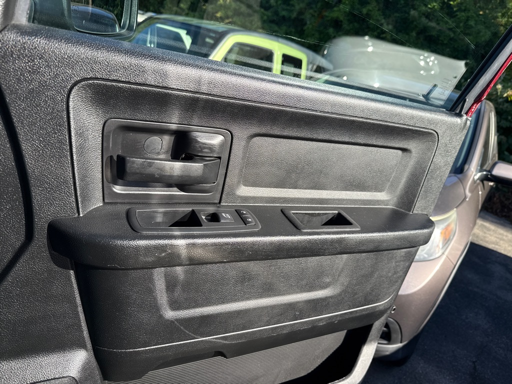 Photo 29 of this RAM 1500 4WD