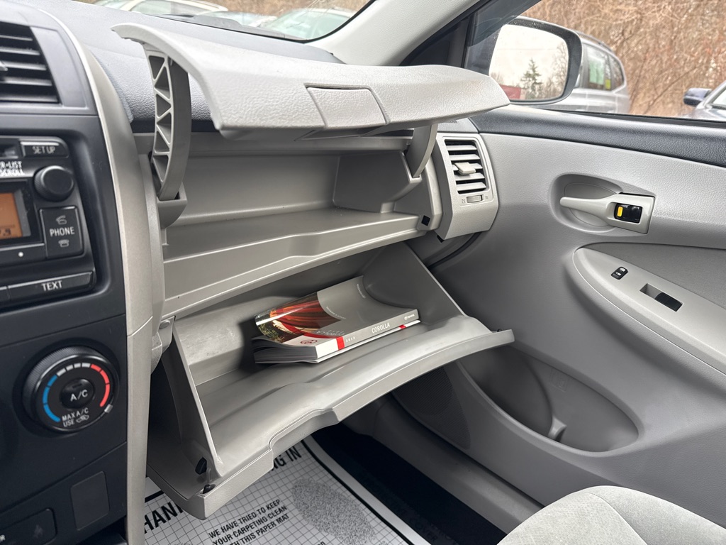 Photo 12 of this TOYOTA COROLLA