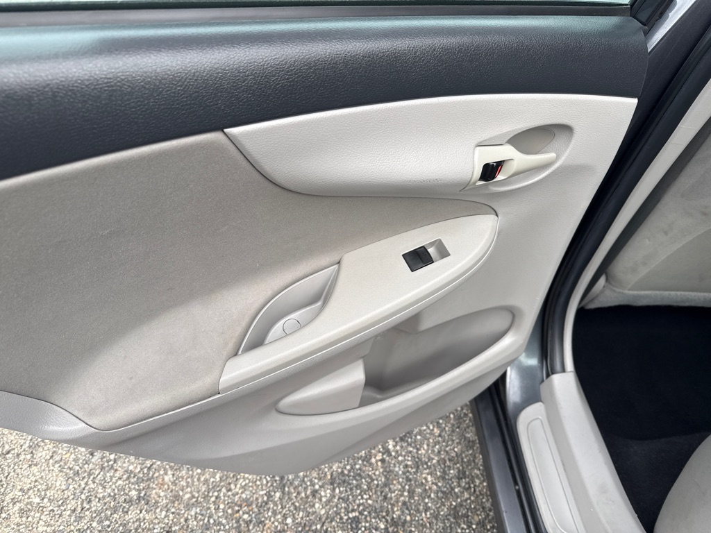 Photo 15 of this TOYOTA COROLLA