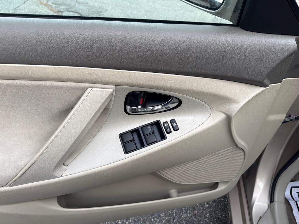 Photo 6 of this TOYOTA CAMRY