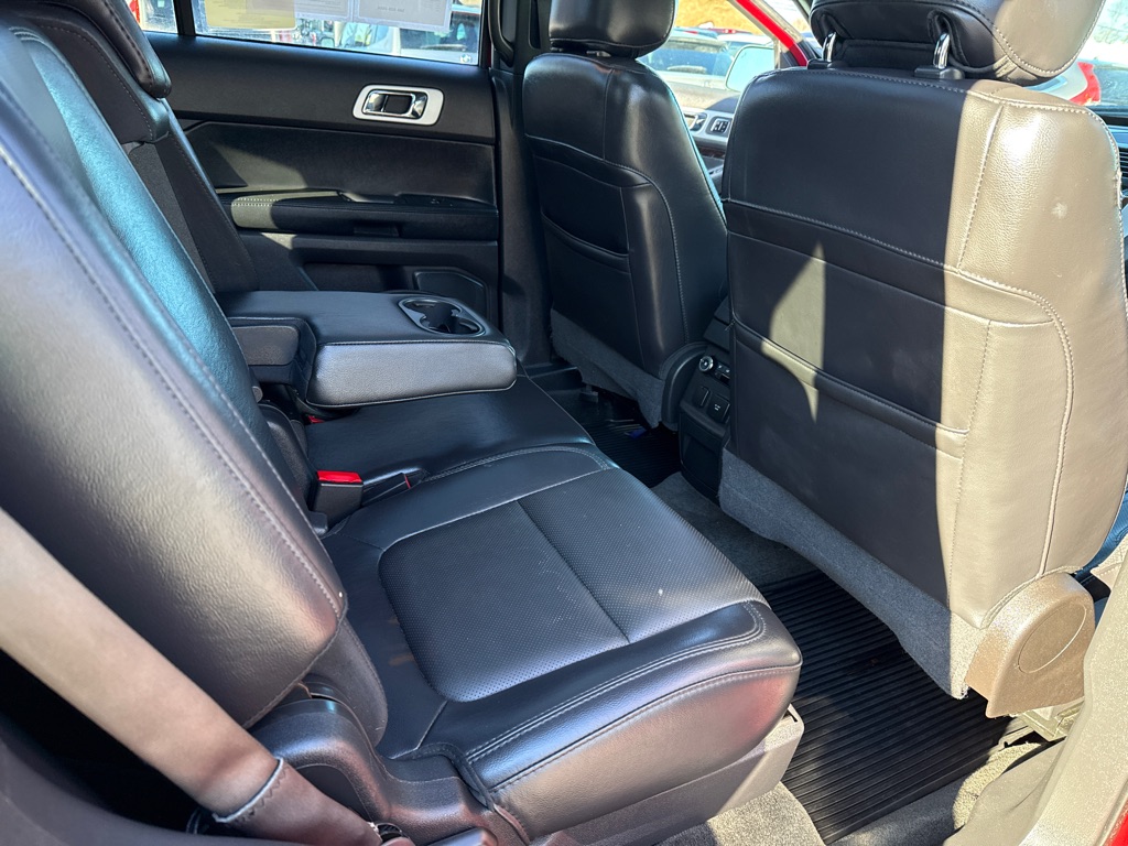 Photo 29 of this FORD EXPLORER LIMIT