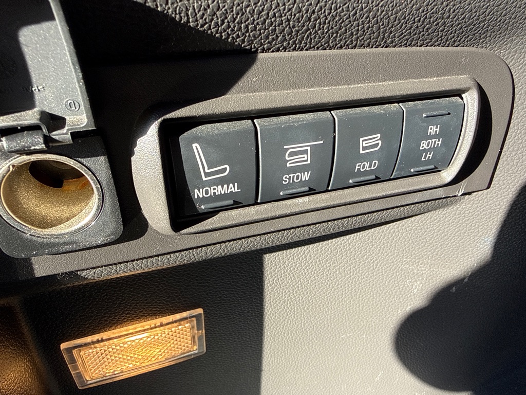 Photo 28 of this FORD EXPLORER LIMIT