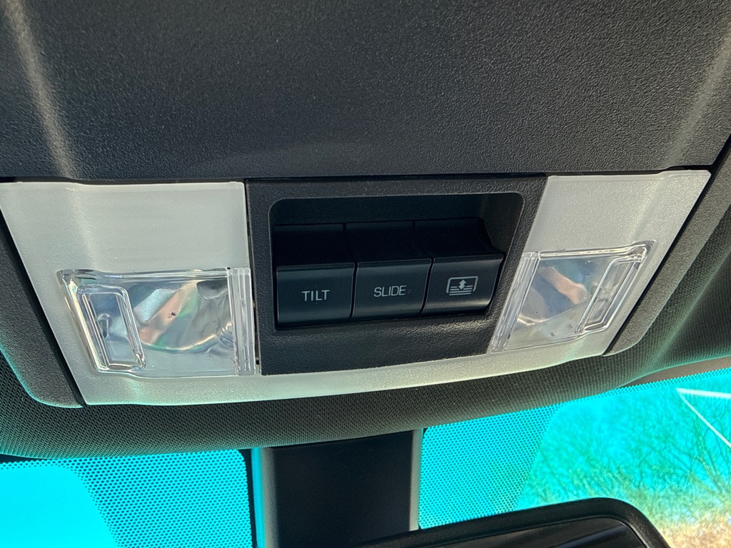 Photo 19 of this FORD EXPLORER LIMIT