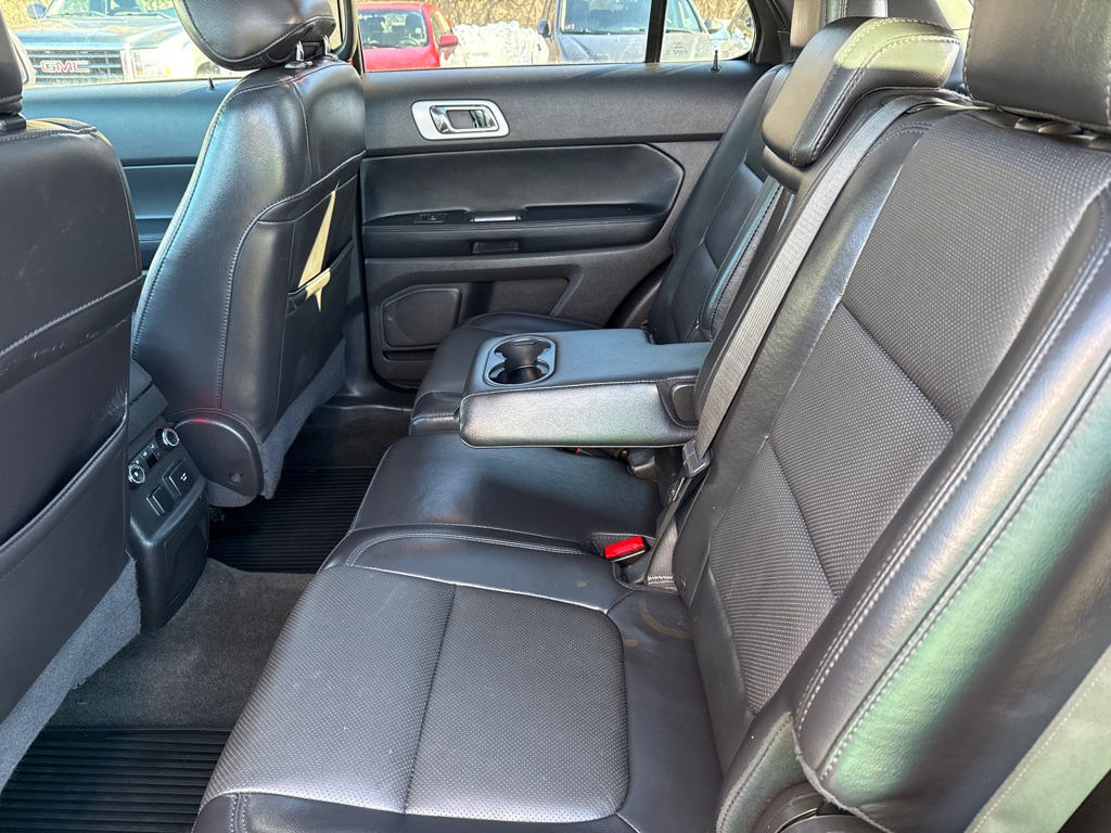 Photo 24 of this FORD EXPLORER LIMIT