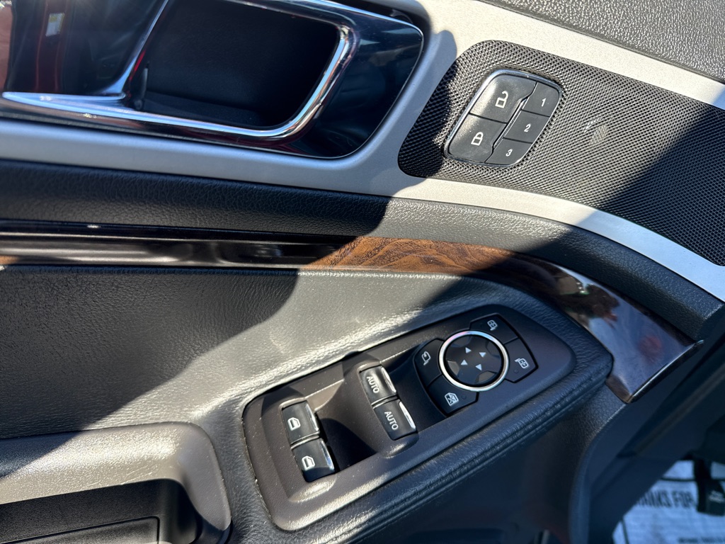 Photo 7 of this FORD EXPLORER LIMIT