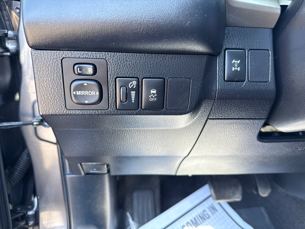 Photo 7 of this TOYOTA RAV4 XLE