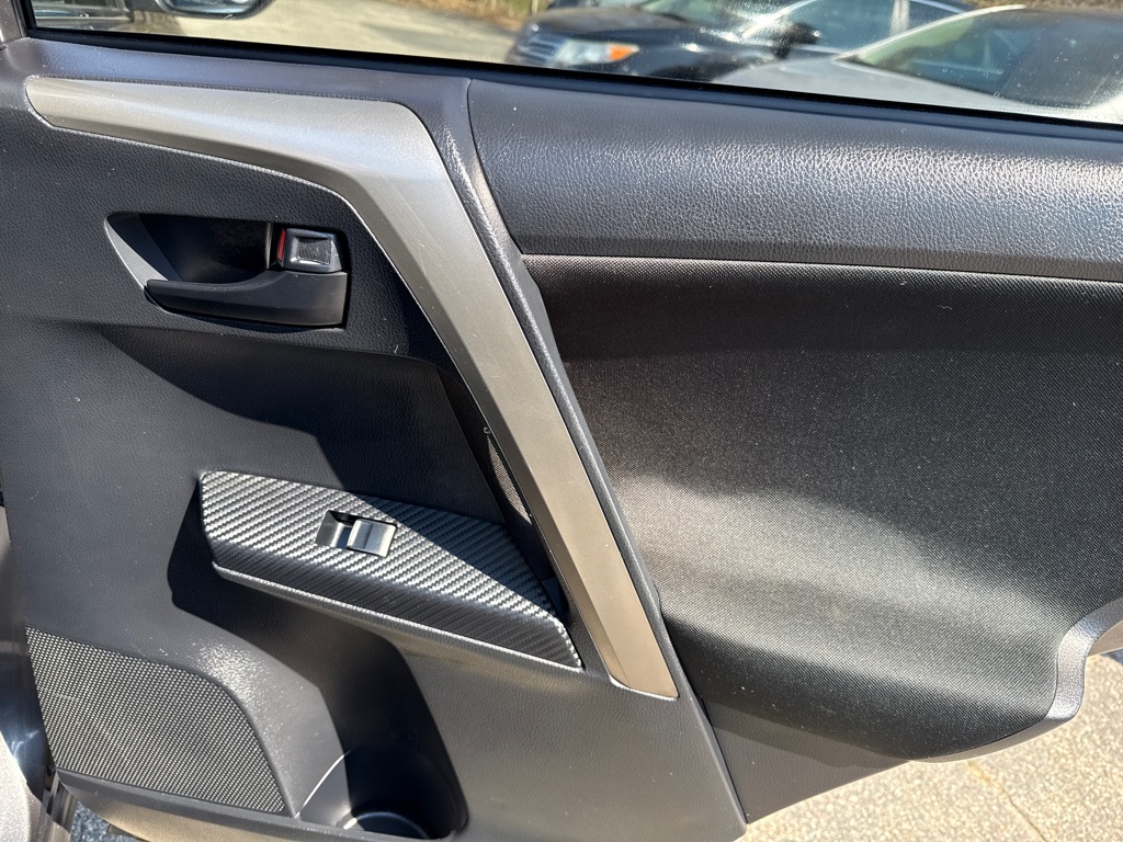 Photo 23 of this TOYOTA RAV4 XLE