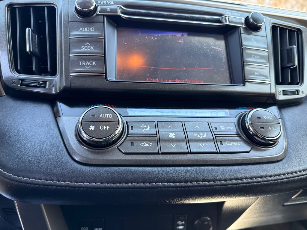 Photo 13 of this TOYOTA RAV4 XLE