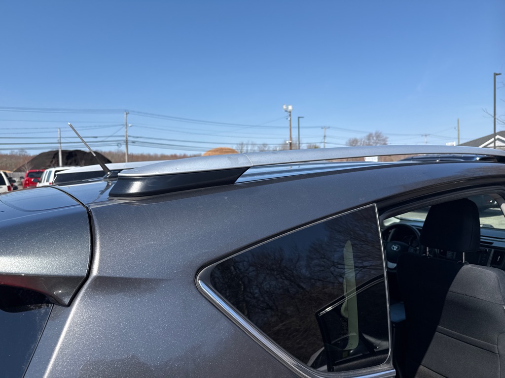 Photo 24 of this TOYOTA RAV4 XLE
