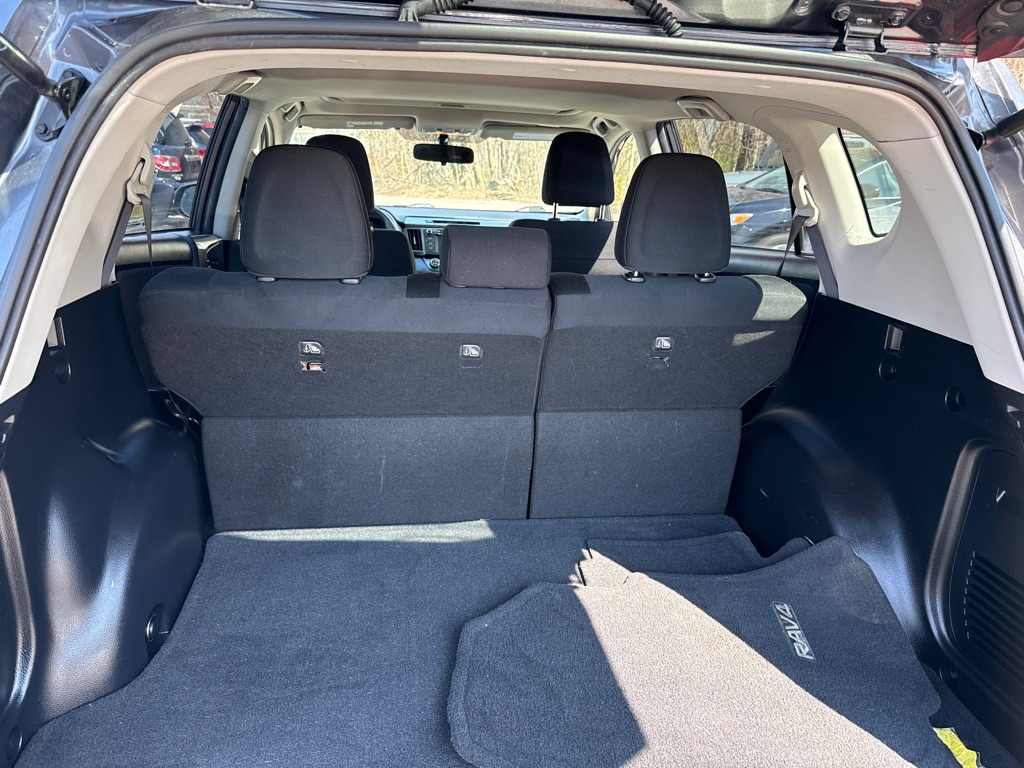 Photo 21 of this TOYOTA RAV4 XLE