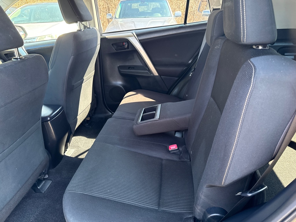 Photo 18 of this TOYOTA RAV4 XLE