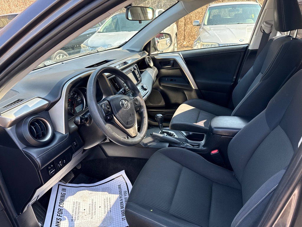 Photo 5 of this TOYOTA RAV4 XLE