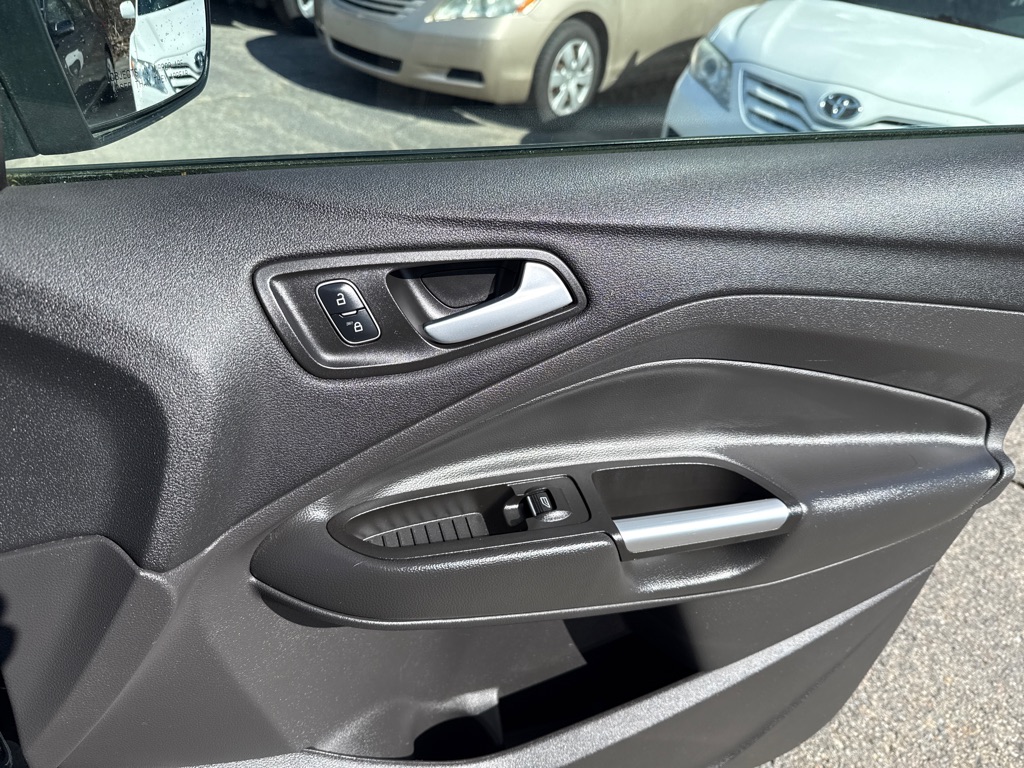 Photo 29 of this FORD ESCAPE SE 4WD