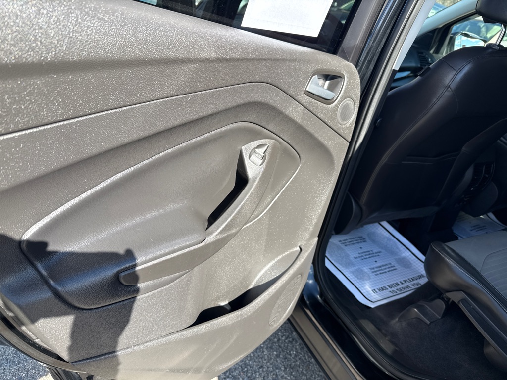 Photo 23 of this FORD ESCAPE SE 4WD