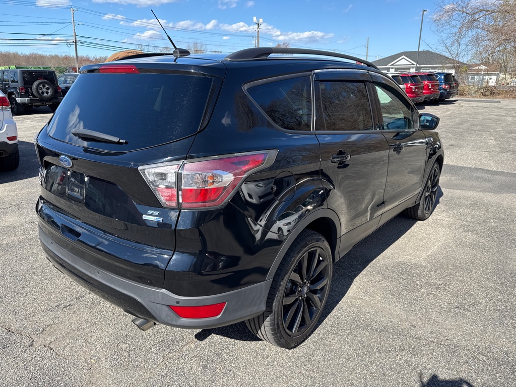 Photo 3 of this FORD ESCAPE SE 4WD