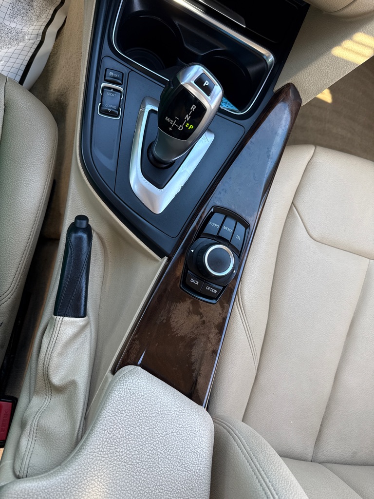 Photo 13 of this BMW 320