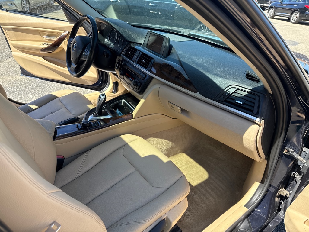 Photo 23 of this BMW 320