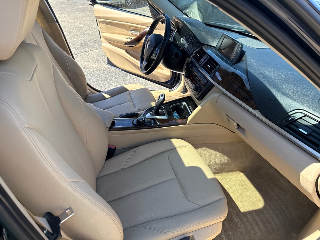Photo 27 of this BMW 320