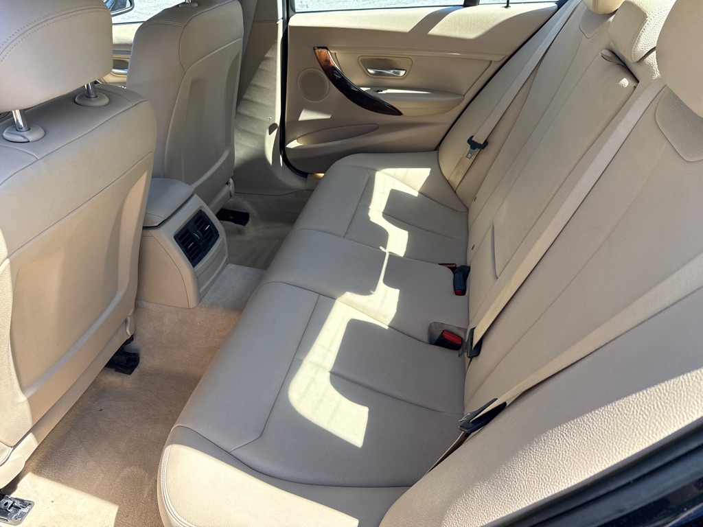 Photo 17 of this BMW 320