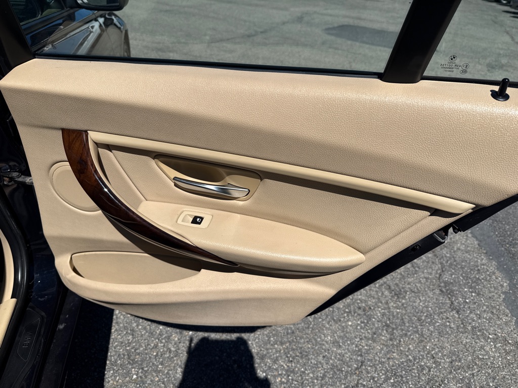 Photo 22 of this BMW 320