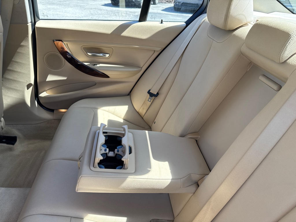 Photo 18 of this BMW 320