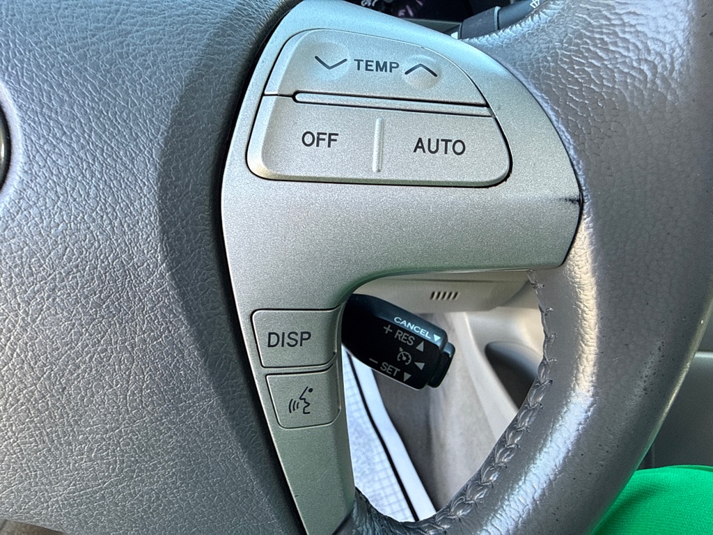 Photo 8 of this TOYOTA CAMRY XLE