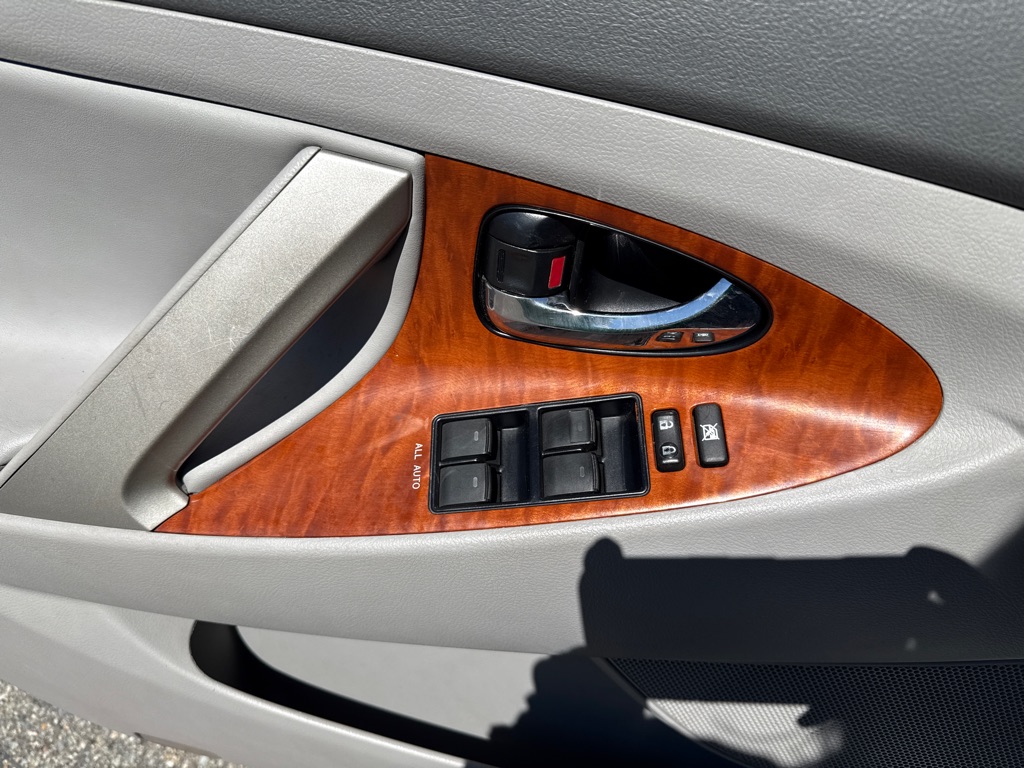 Photo 5 of this TOYOTA CAMRY XLE