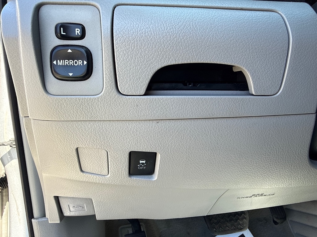 Photo 6 of this TOYOTA CAMRY XLE