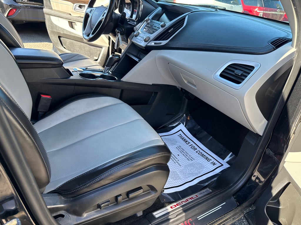 Photo 27 of this GMC TERRAIN