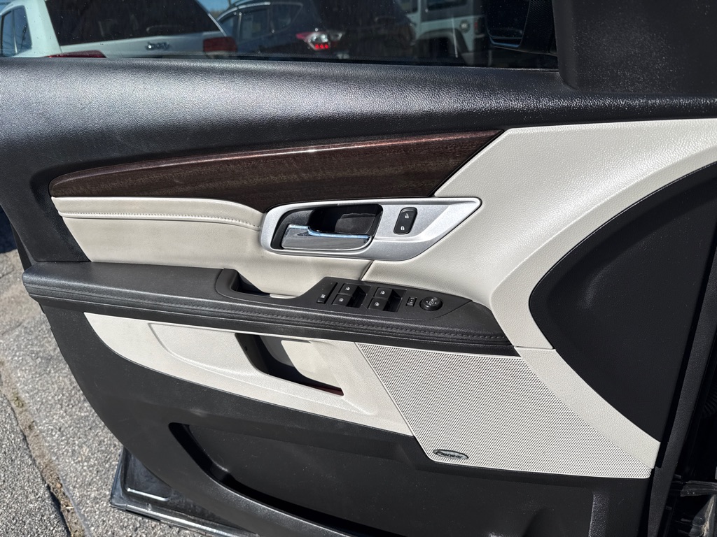 Photo 6 of this GMC TERRAIN