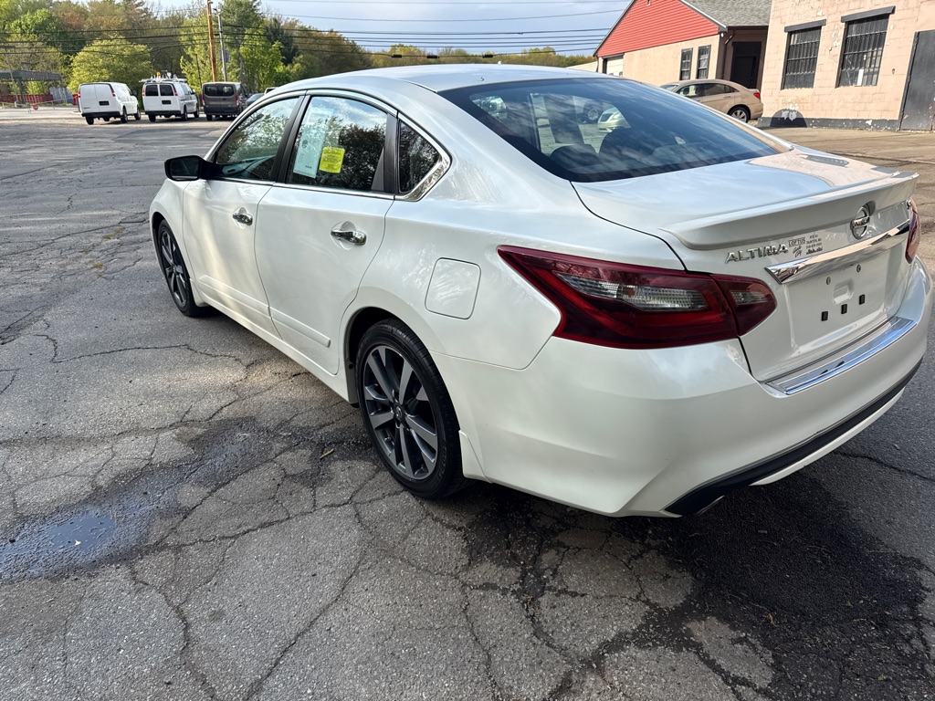 Photo 4 of this NISSAN ALTIMA 2.5 SR