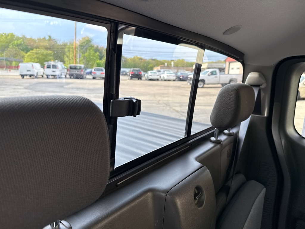 Photo 25 of this NISSAN FRONTIER SV