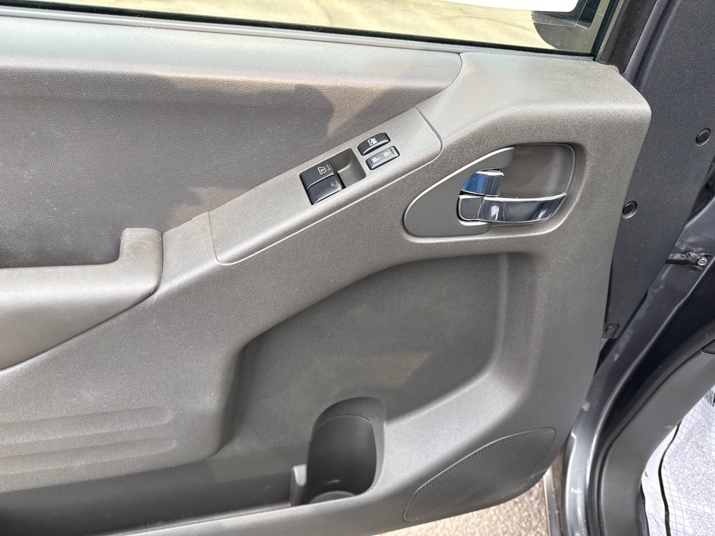 Photo 7 of this NISSAN FRONTIER SV