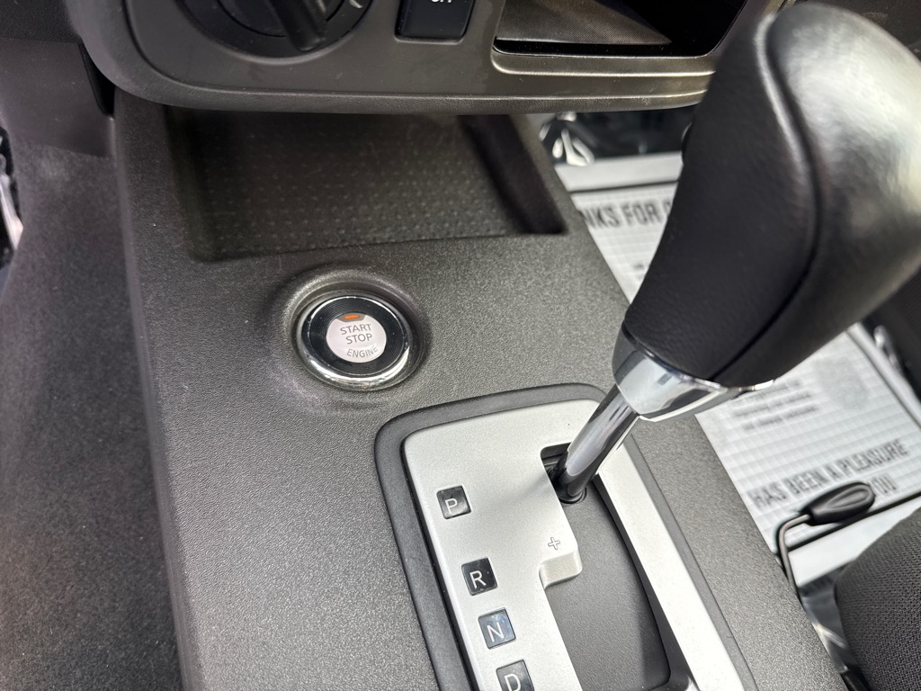 Photo 16 of this NISSAN FRONTIER SV