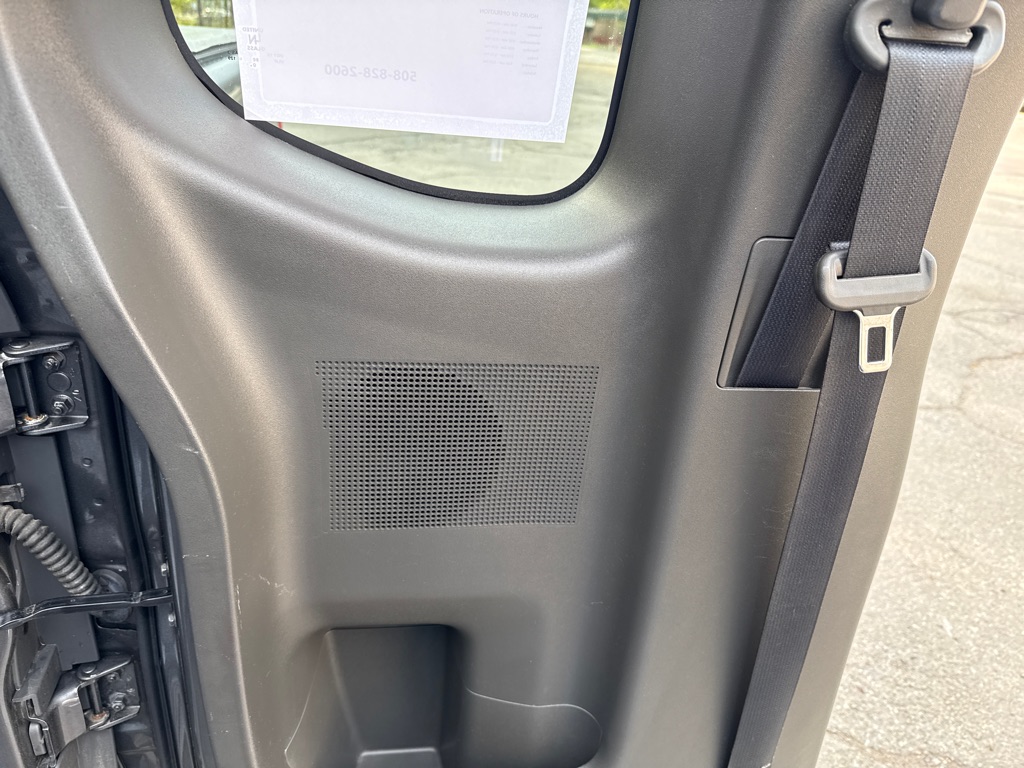 Photo 23 of this NISSAN FRONTIER SV