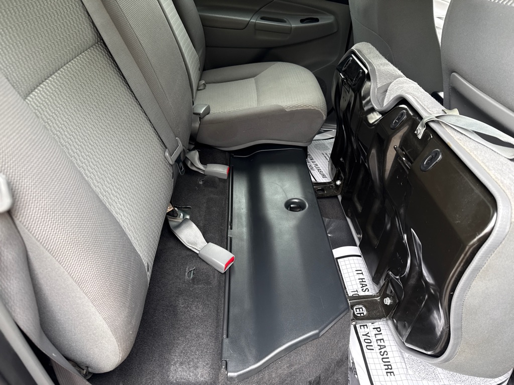 Photo 28 of this TOYOTA TACOMA SR5